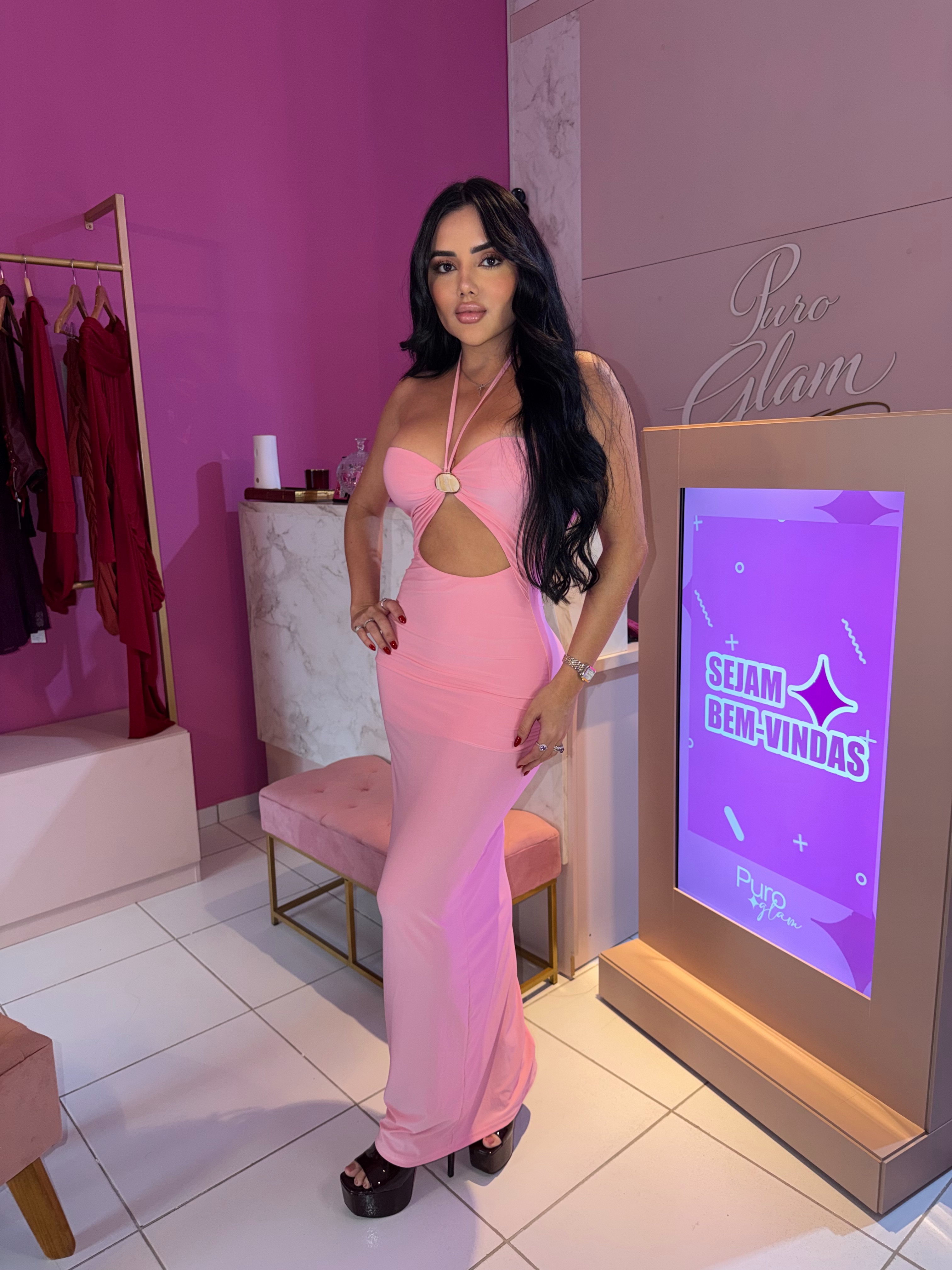 Vestido com Fivela Dourada